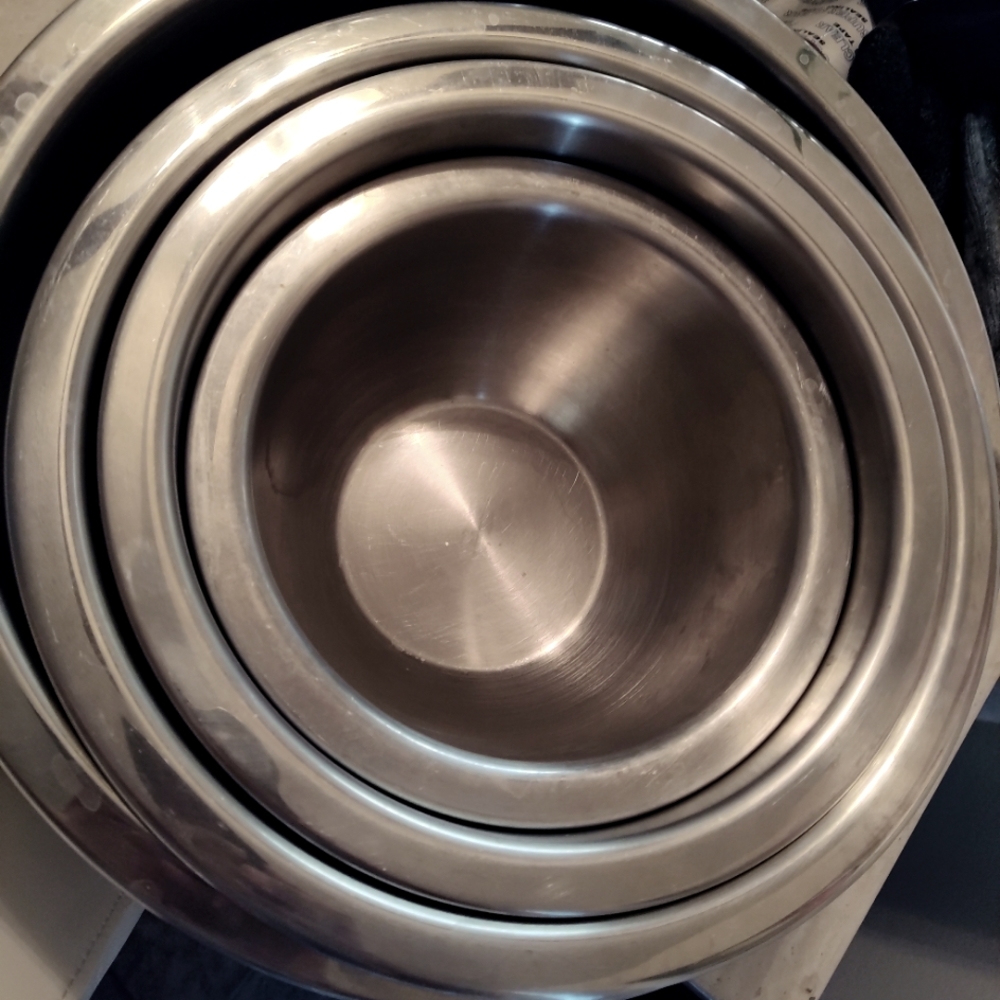 Wolfgang puck Mixing bowls